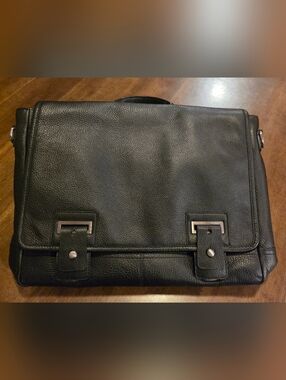 NWOT Banana Republic Pebbled Leather Messenger Bag / Black